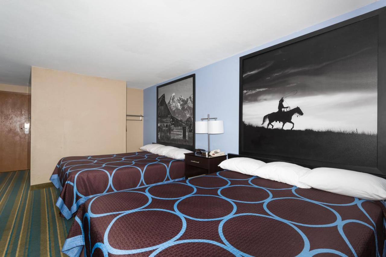  | Super 8 by Wyndham Douglas