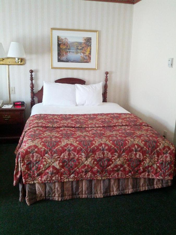 Queen Room with Two Queen Beds at Fairbanks Inn