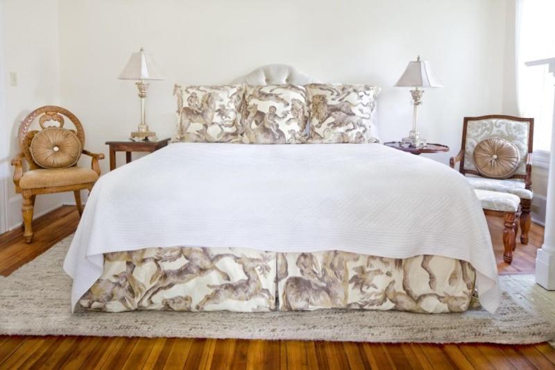 | Chestnut Street Inn