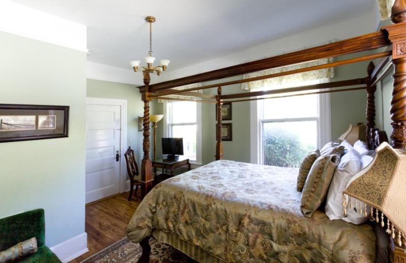 | Chestnut Street Inn