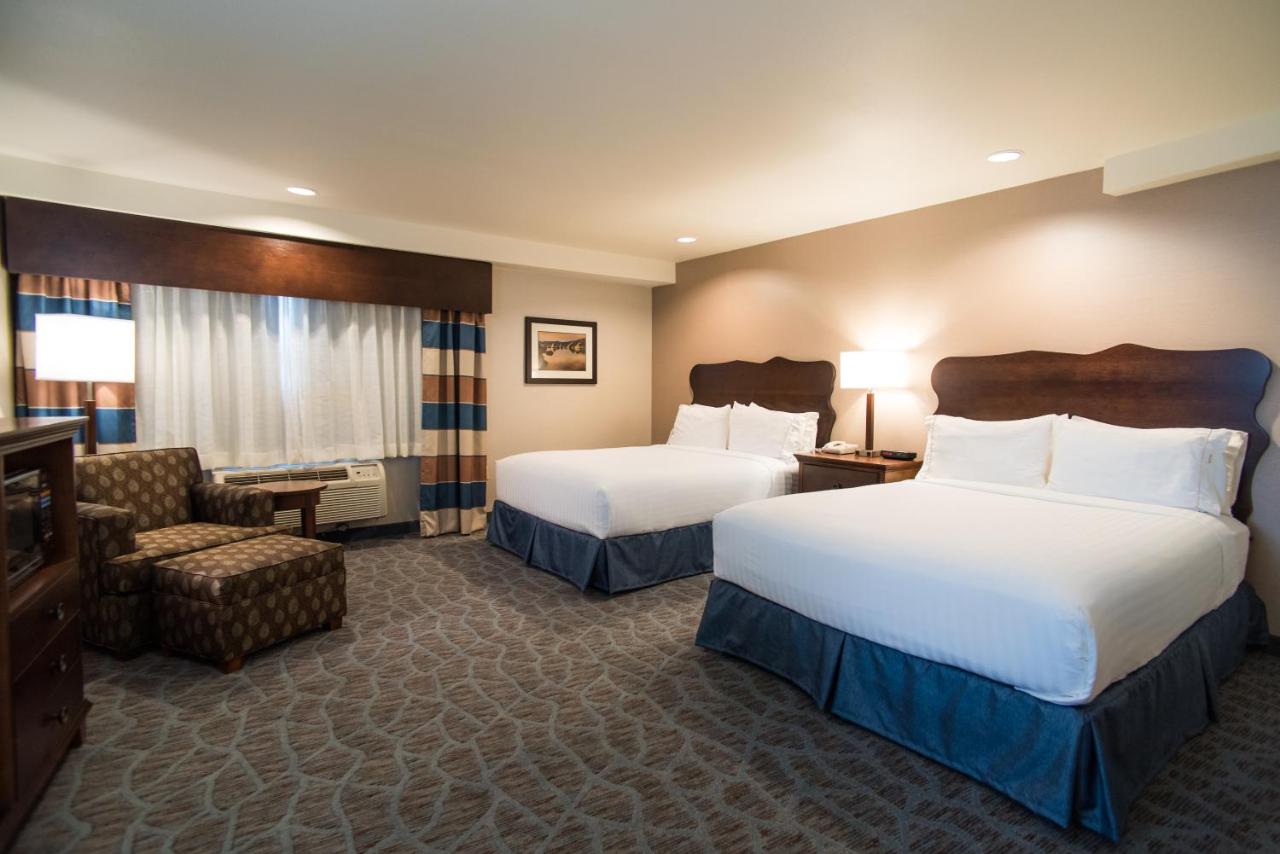 Queen Room with Two Queen Beds - Non-Smoking at HiMark