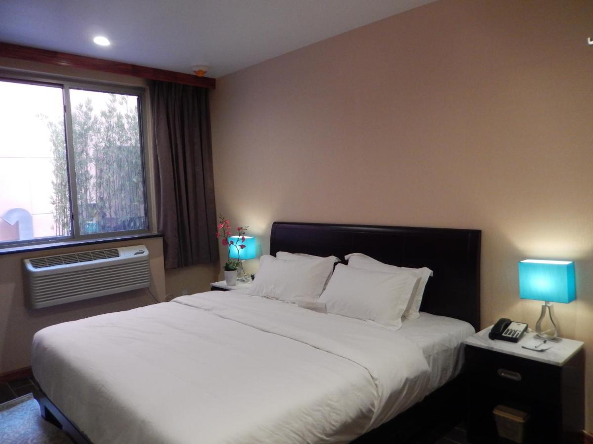 Queen Room - Non-Smoking at Quality Inn near Sunset Park