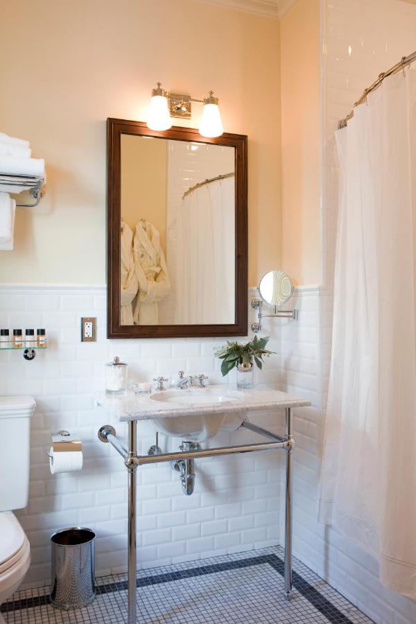 | New Sheridan Hotel