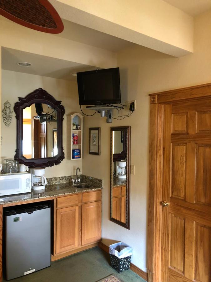 Deluxe King Suite at All Seasons Inn