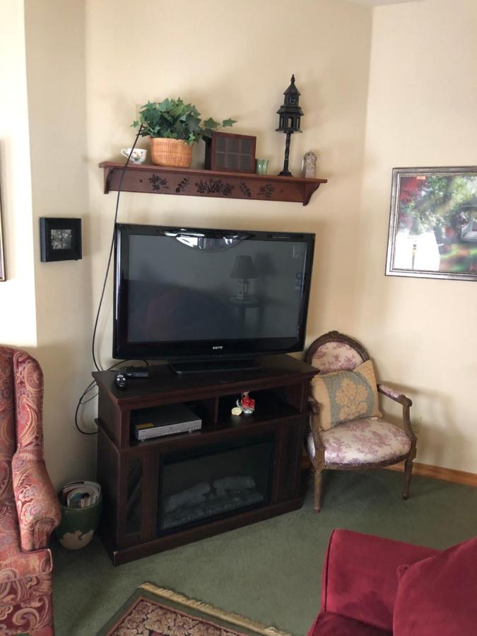 Deluxe King Suite at All Seasons Inn