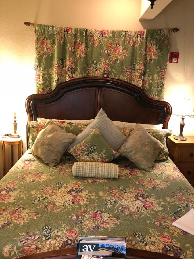 Deluxe King Suite at All Seasons Inn