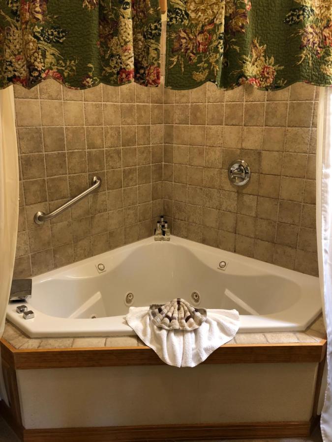 Deluxe King Suite at All Seasons Inn