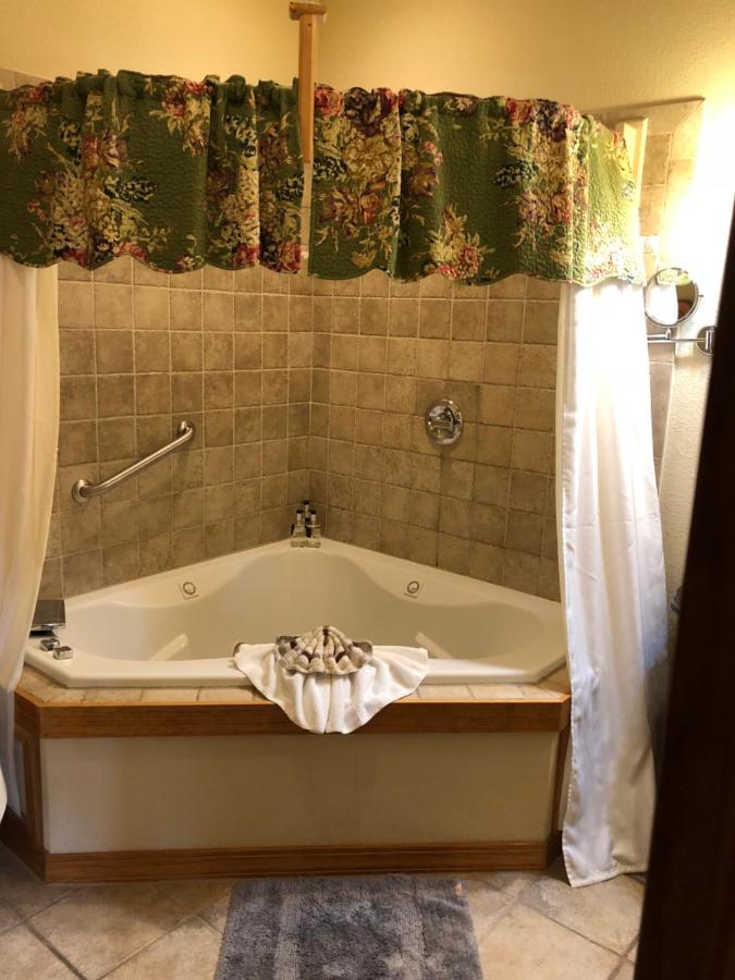 Deluxe King Suite at All Seasons Inn