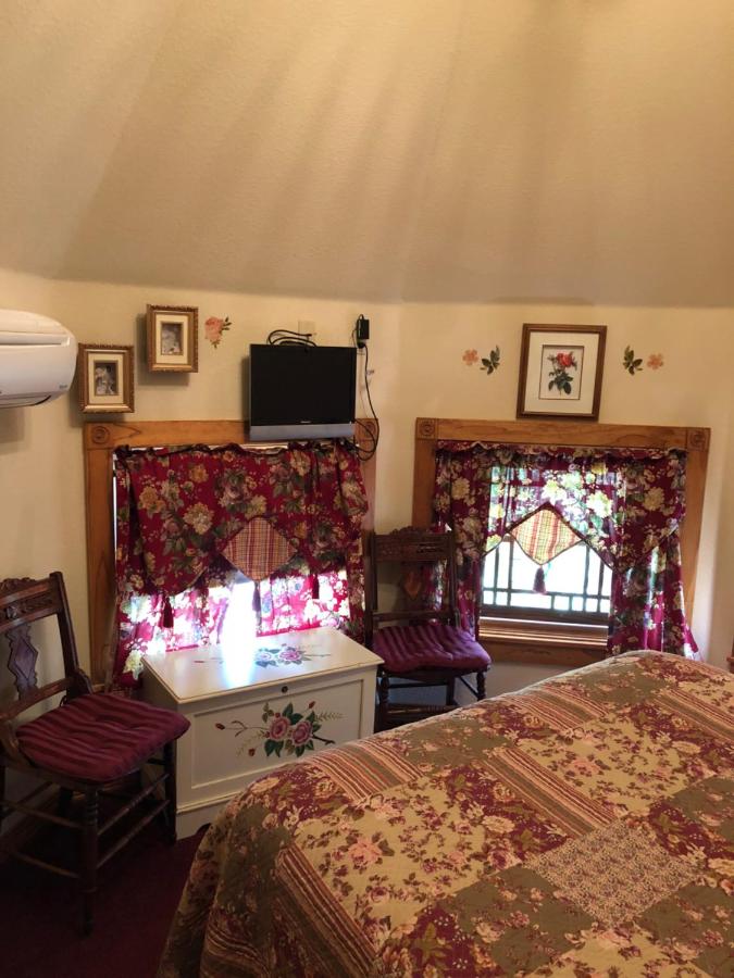 Deluxe Family Suite at All Seasons Inn