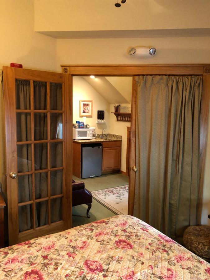 Two-Bedroom Suite at All Seasons Inn