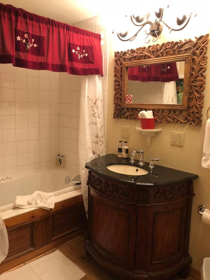 Deluxe Family Room at All Seasons Inn