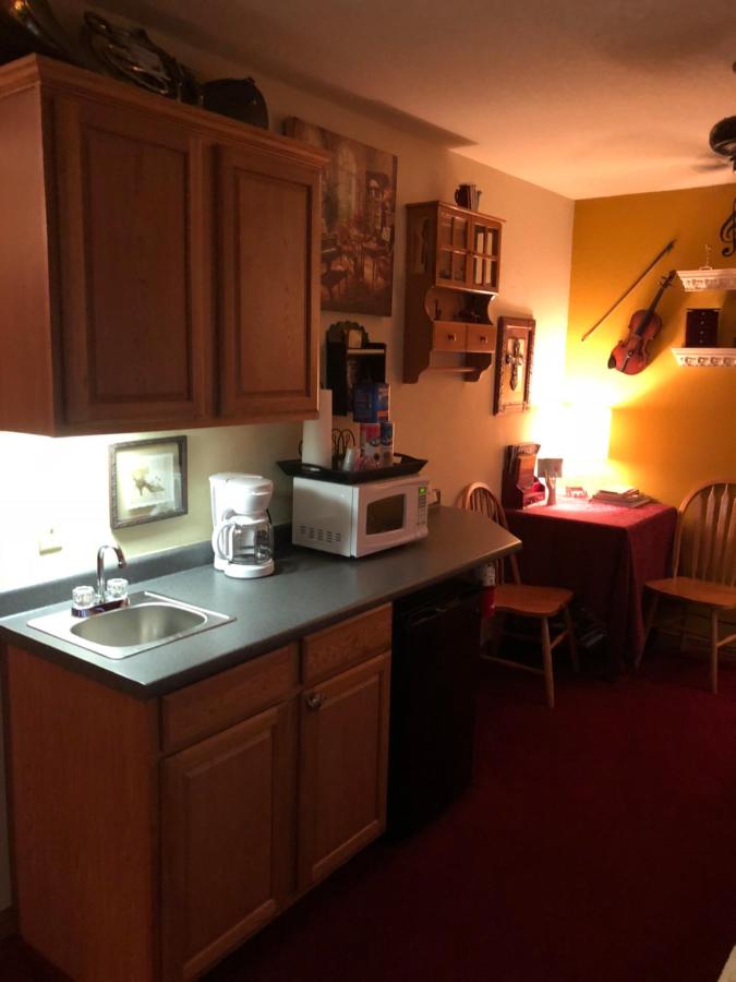 Deluxe Family Room at All Seasons Inn