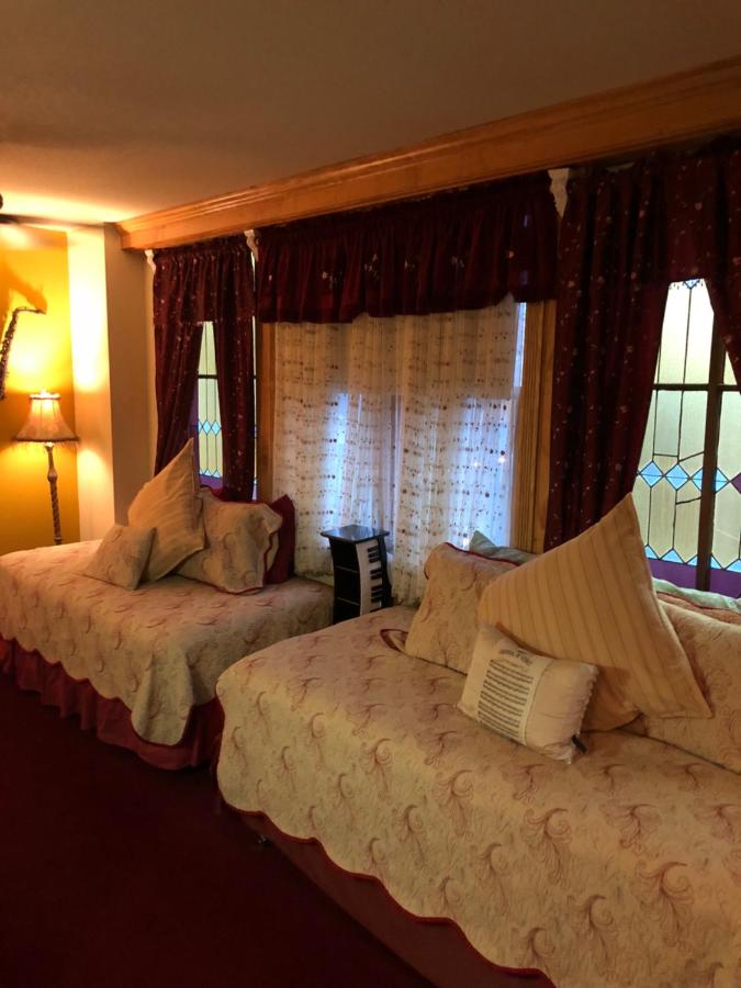 Deluxe Family Room at All Seasons Inn