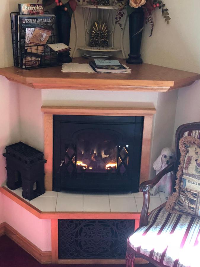 Deluxe Queen Suite at All Seasons Inn