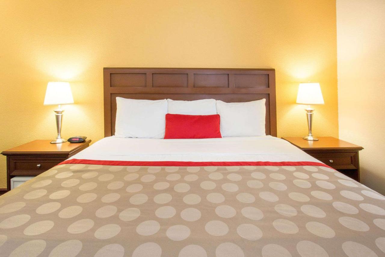 Business Suite with King Bed- Non-Smoking at Baymont by Wyndham Waukesha