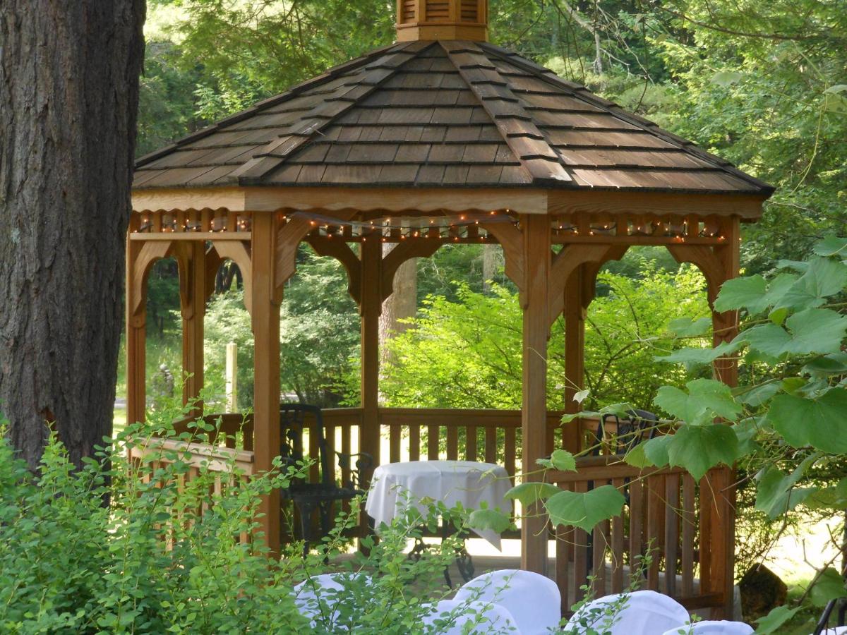 | Brookview Manor Inn