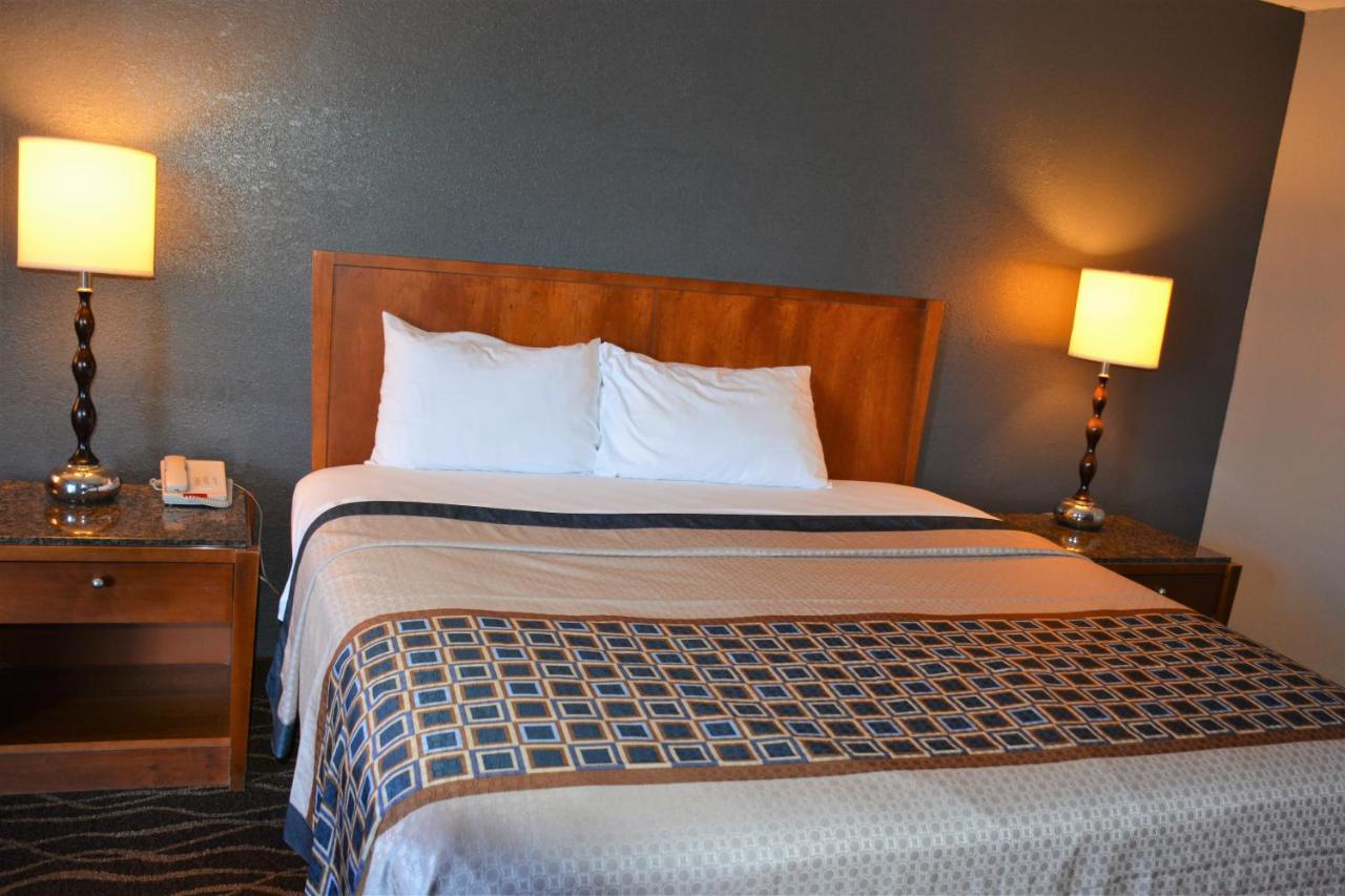 King Room - Non-Smoking at Travelodge by Wyndham Walterboro