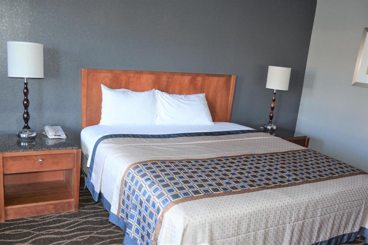 King Room - Non-Smoking at Travelodge by Wyndham Walterboro
