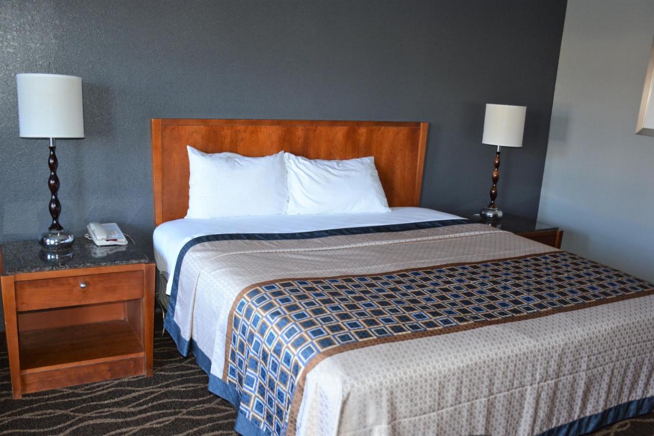 King Room - Mobility Access/Non-Smoking at Travelodge by Wyndham Walterboro