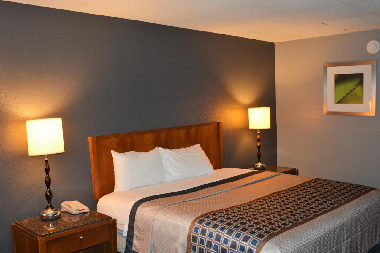 King Room - Mobility Access/Non-Smoking at Travelodge by Wyndham Walterboro