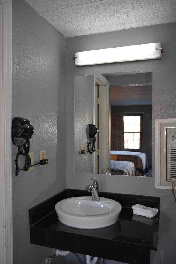 King Room - Mobility Access/Non-Smoking at Travelodge by Wyndham Walterboro