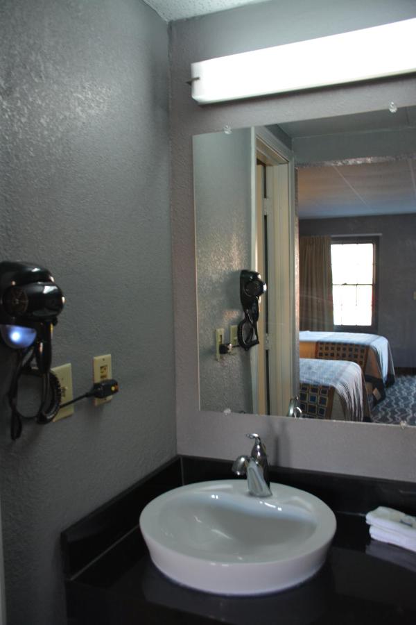 Deluxe Double Room - Mobility Access/Non-Smoking at Travelodge by Wyndham Walterboro