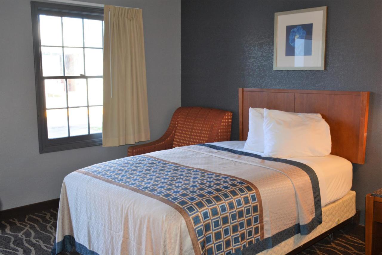 Deluxe Double Room - Mobility Access/Non-Smoking at Travelodge by Wyndham Walterboro
