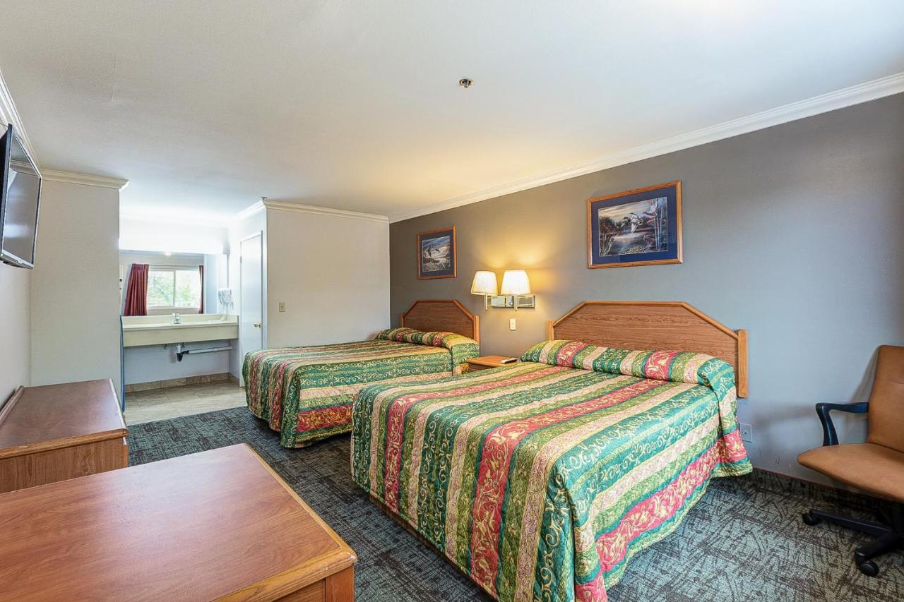 Queen Room with Two Queen Beds - Non-Smoking at Buena Vista Inn