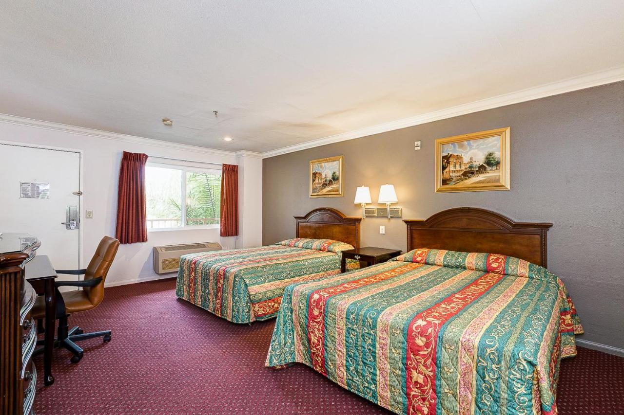 Queen Room with Two Queen Beds - Non-Smoking at Buena Vista Inn