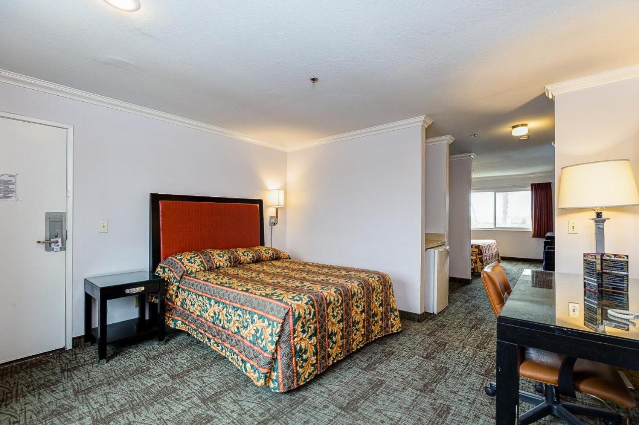 Deluxe Queen Room with Two Queen Beds - Non-Smoking at Buena Vista Inn