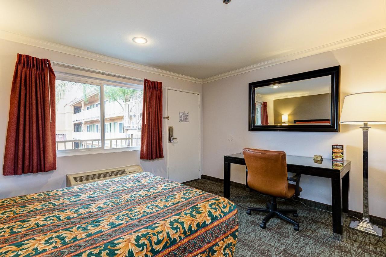 Deluxe Queen Room with Two Queen Beds - Non-Smoking at Buena Vista Inn