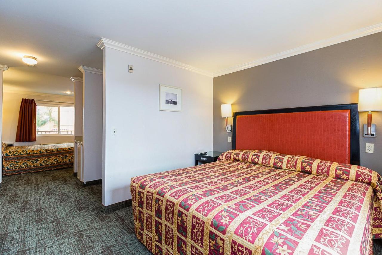 Deluxe Queen Room with Two Queen Beds - Non-Smoking at Buena Vista Inn