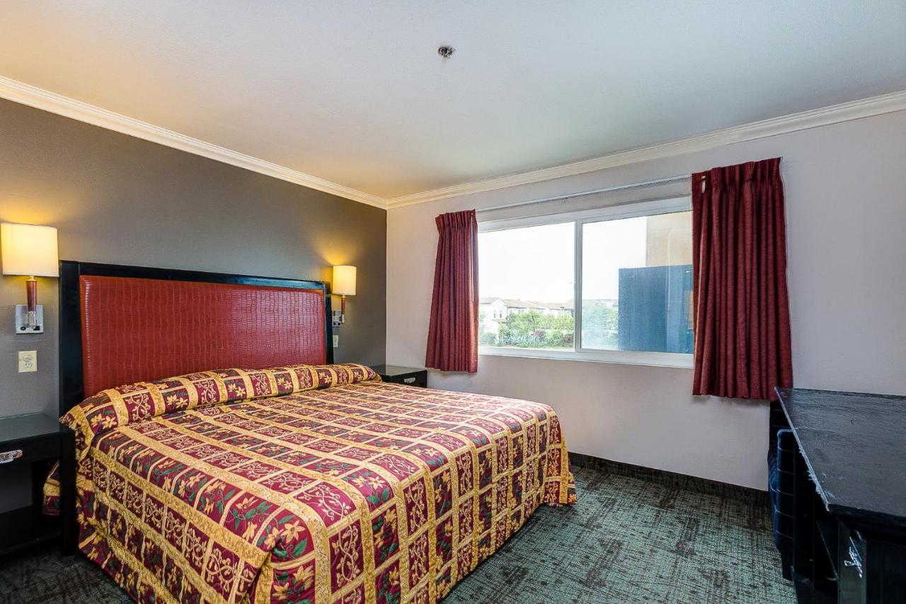 Deluxe Queen Room with Two Queen Beds - Non-Smoking at Buena Vista Inn