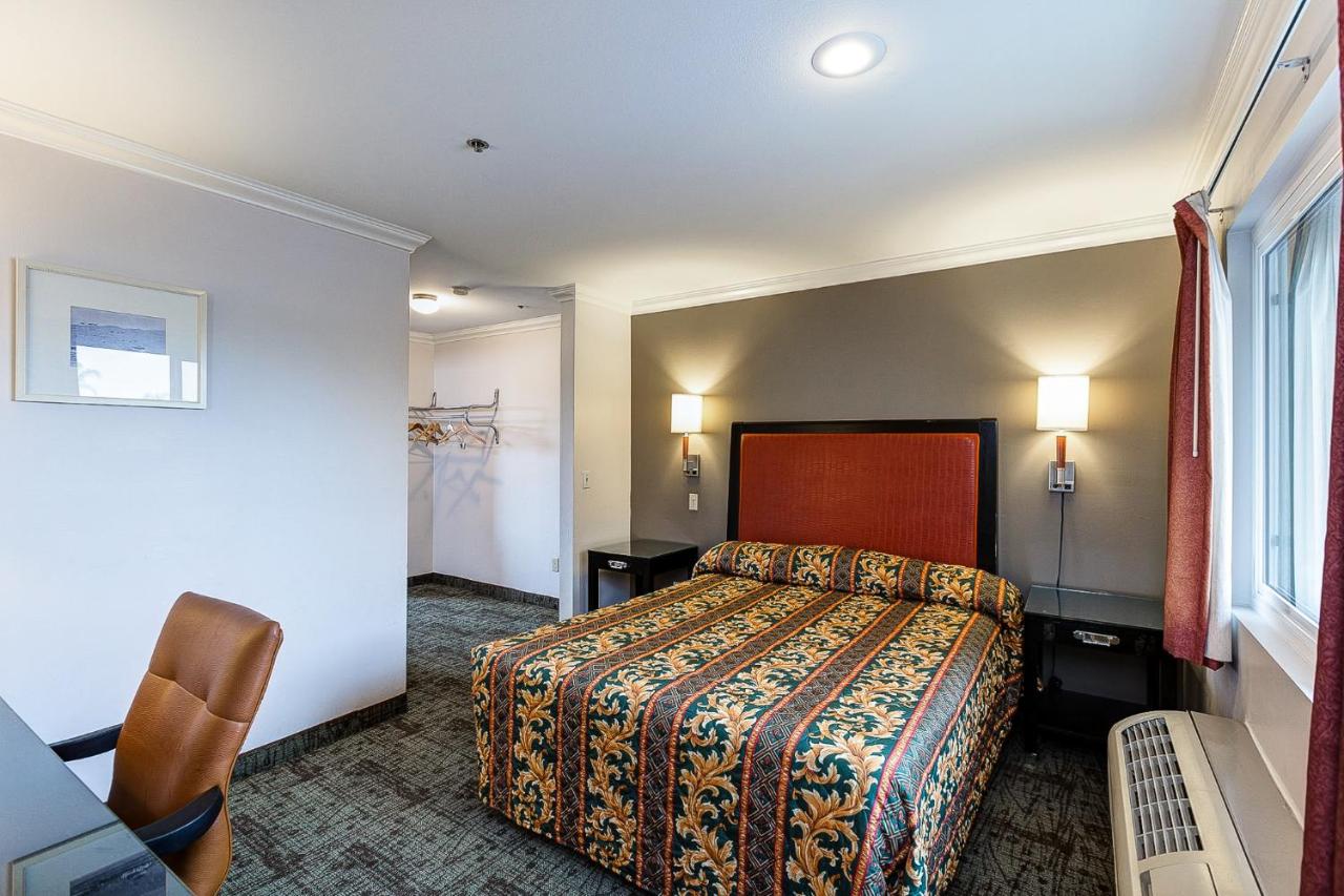 Deluxe Queen Room with Two Queen Beds - Non-Smoking at Buena Vista Inn