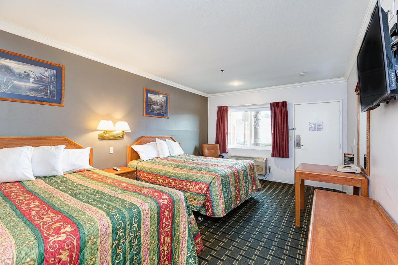 Queen Room with Two Queen Beds - Non-Smoking at Buena Vista Inn