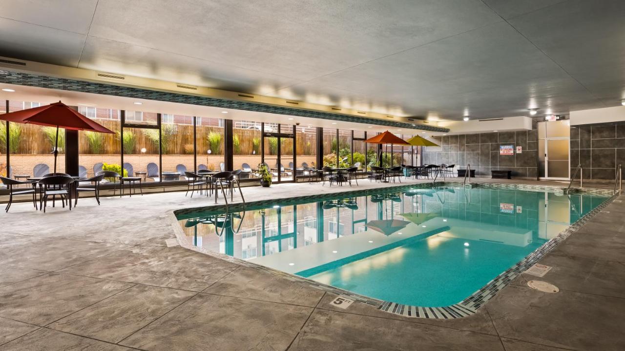 Best Western Plus Milwaukee West