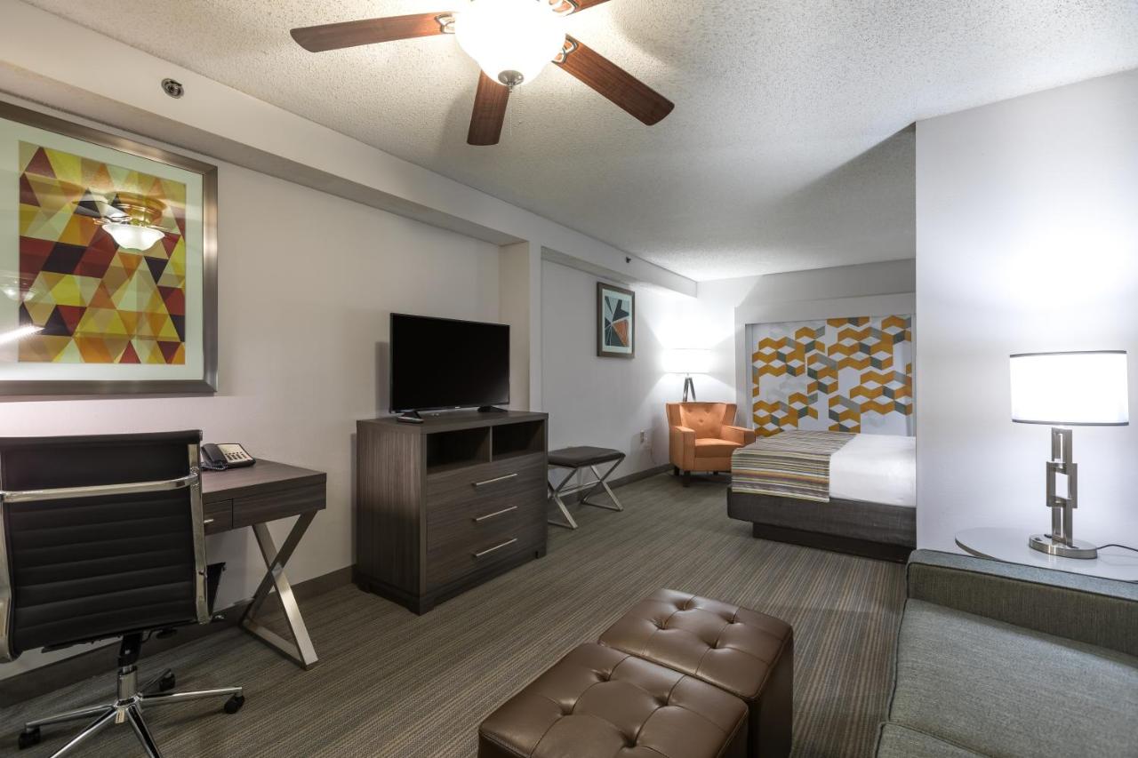 King Studio Suite - Disability Access/Non-Smoking at Country Inn & Suites by Radisson, Lake Norman Huntersville, NC