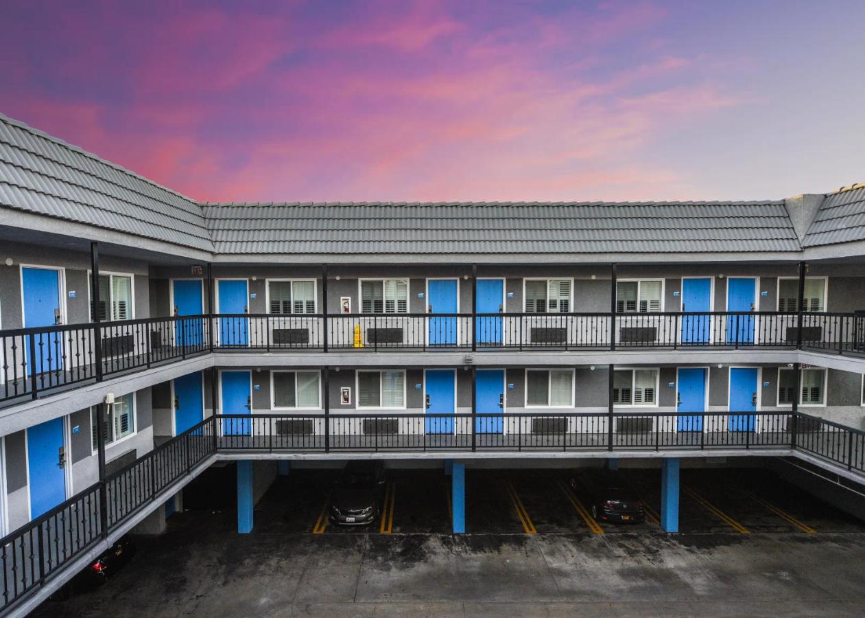 | Hollywood Inn Express LAX