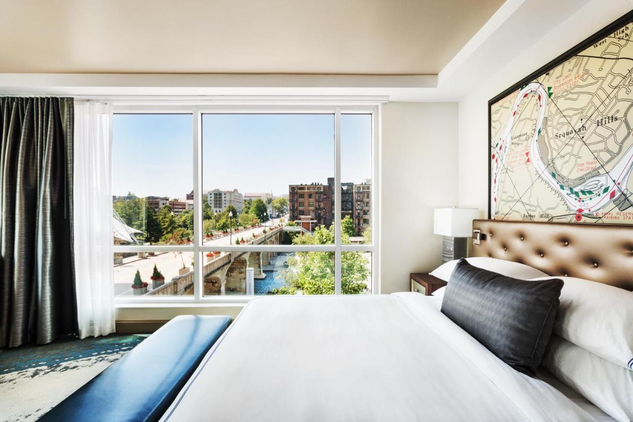 Corner King Room with City View at THE TENNESSEAN Hotel