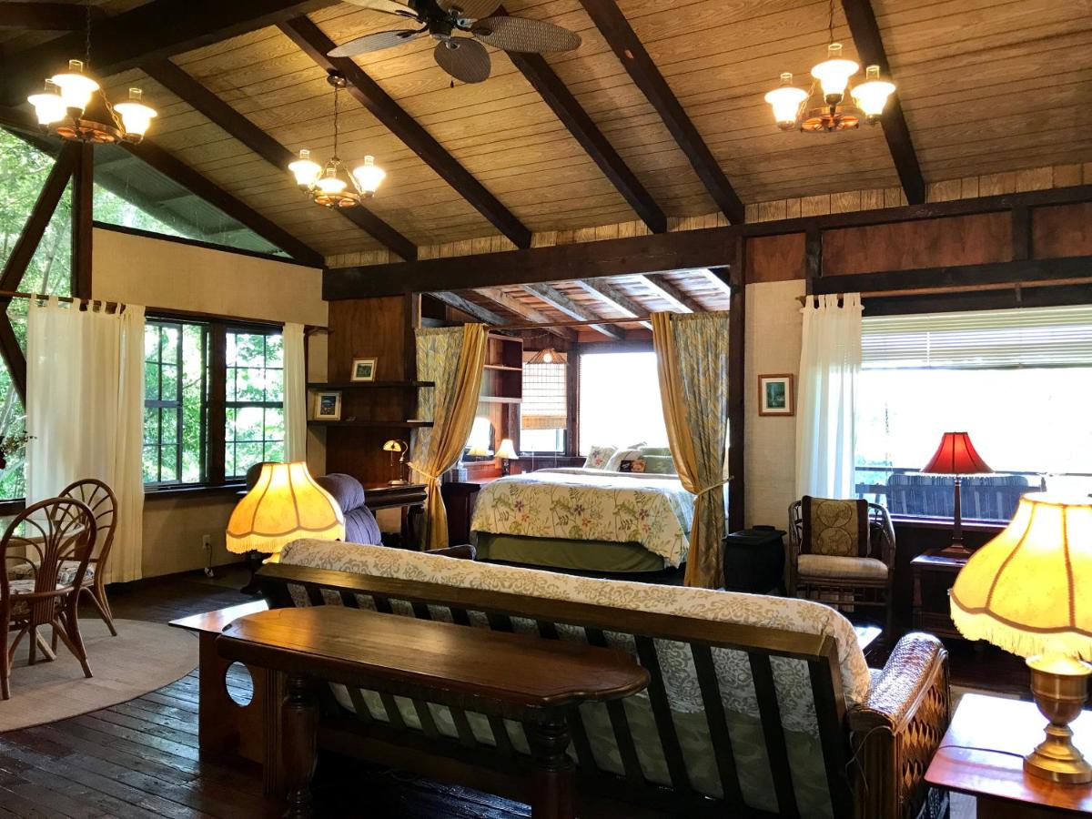 | Hale Maluhia Country Inn