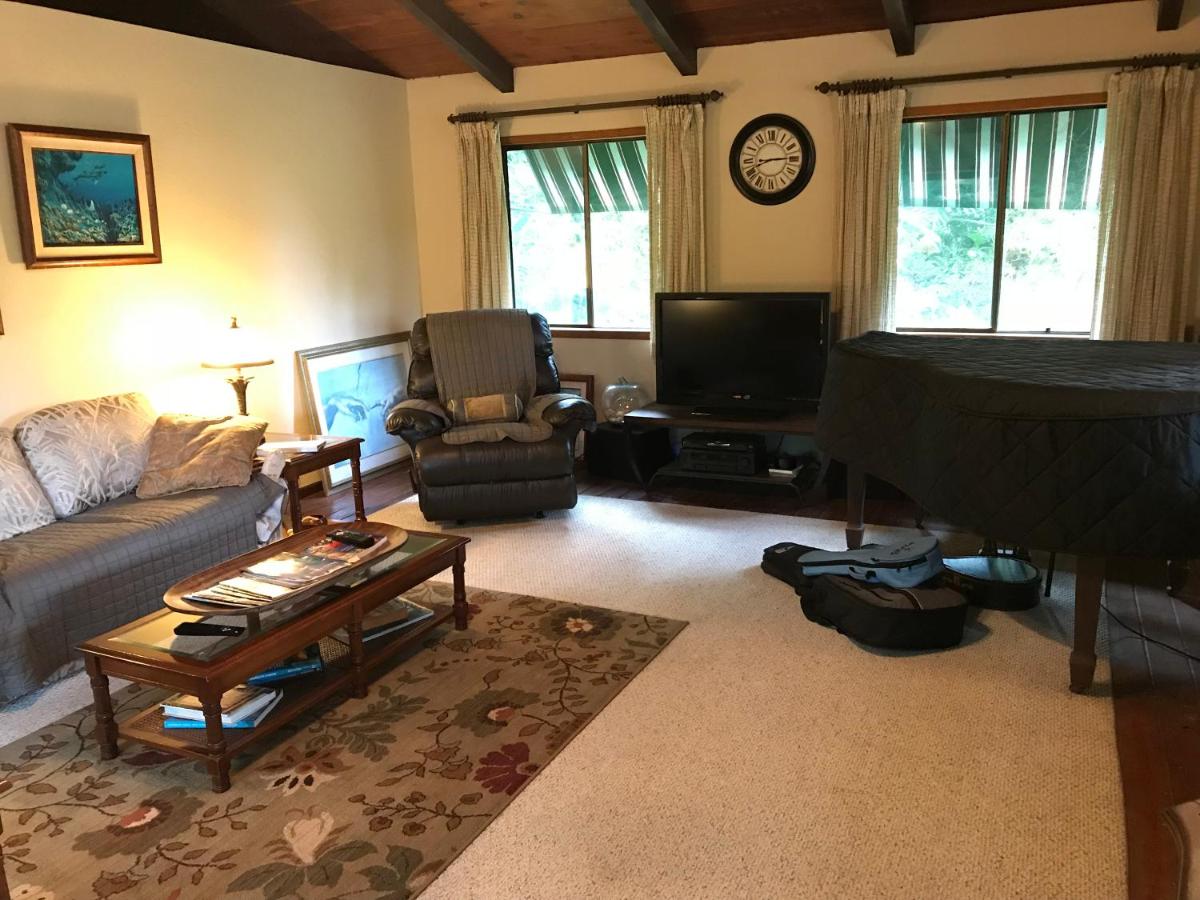 | Hale Maluhia Country Inn