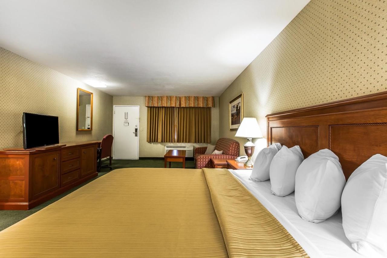 King Room - Disability Access/Non-Smoking at Quality Inn Near China Lake Naval Station