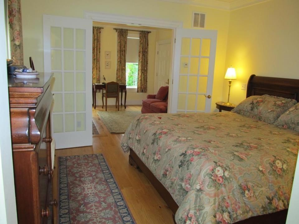 | Compass Rose Inn