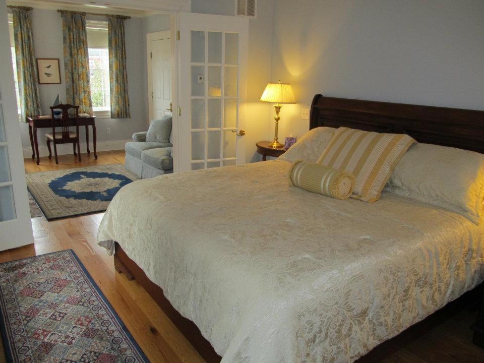 | Compass Rose Inn