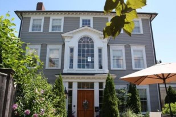 | Compass Rose Inn