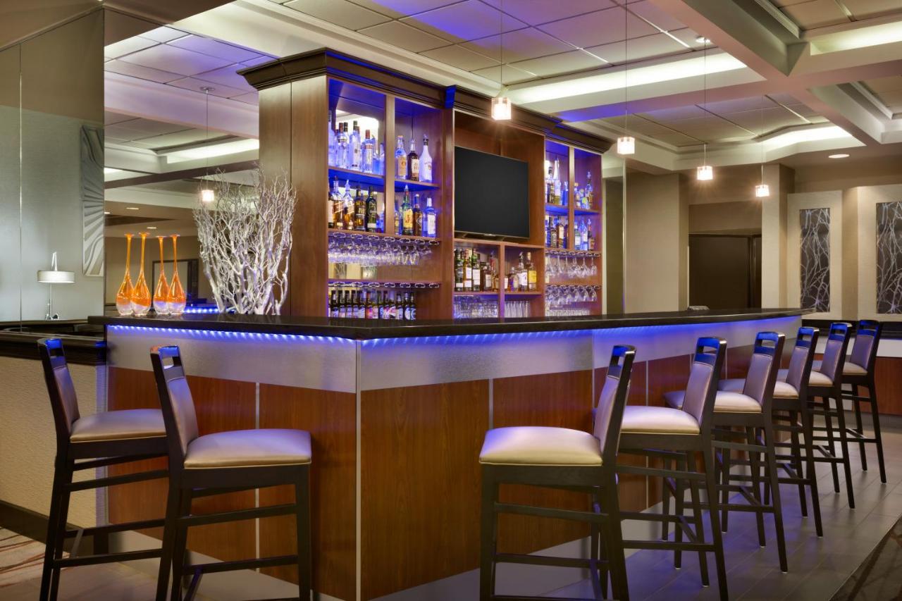 | Radisson Akron-Fairlawn Copley