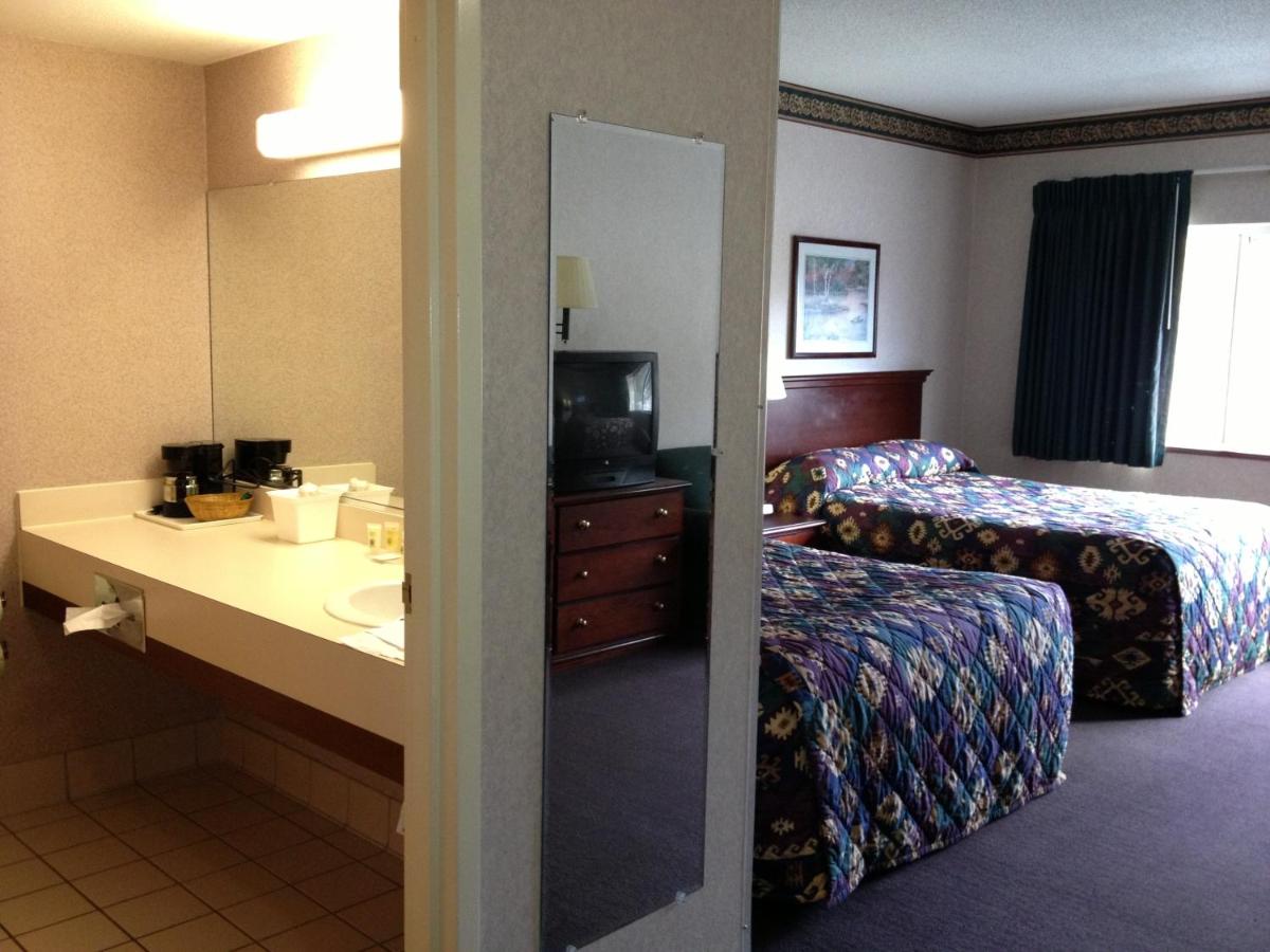 Standard Double Room at Cherokee Grand Hotel