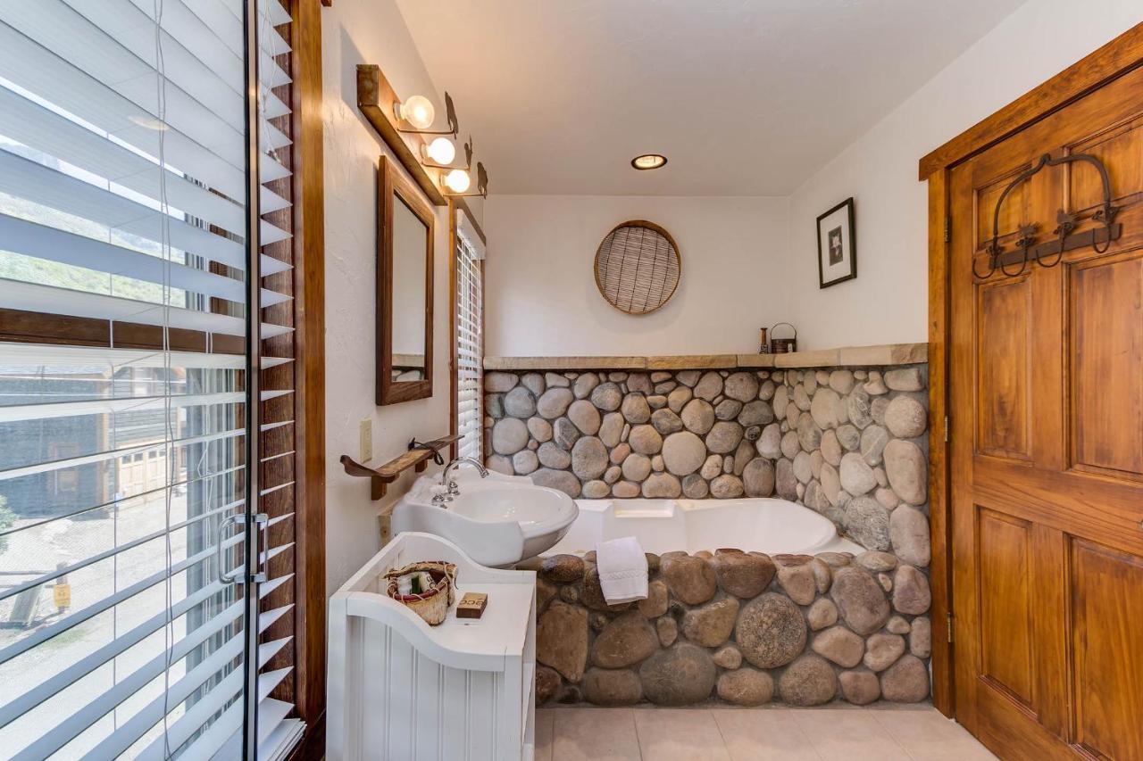 | Minturn Inn