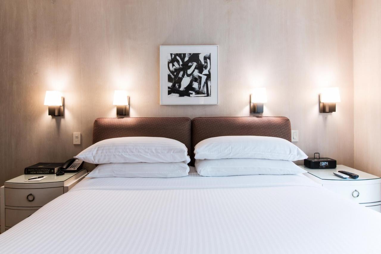 Queen Luxe Room at City Club Hotel