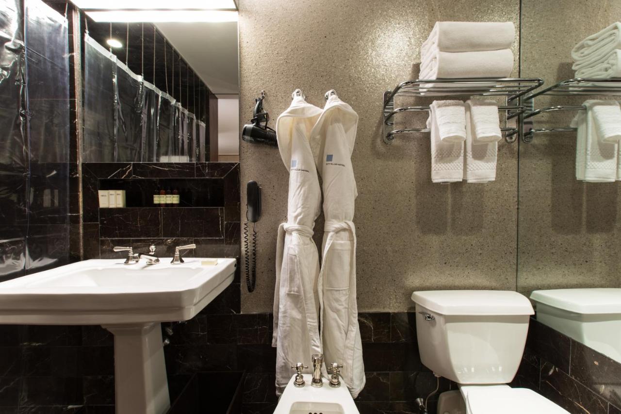 Queen Luxe Room at City Club Hotel